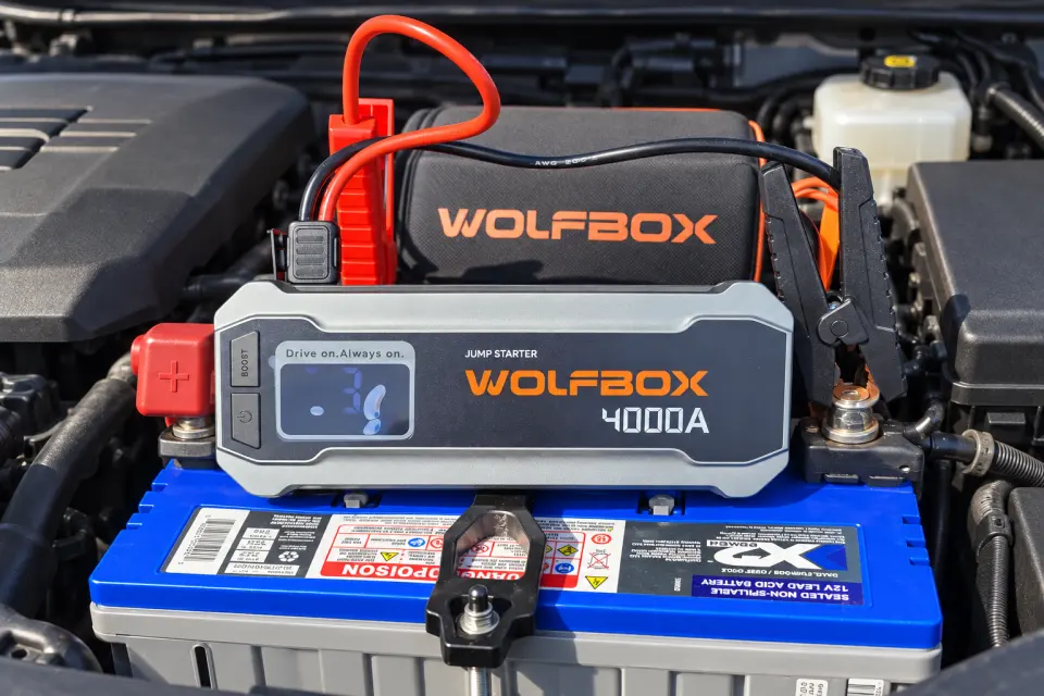 WOLFBOX MegaVolt24 connected to a 12V vehicle battery